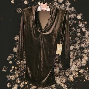 Vince Camuto NWT Black Velvet Medium Top